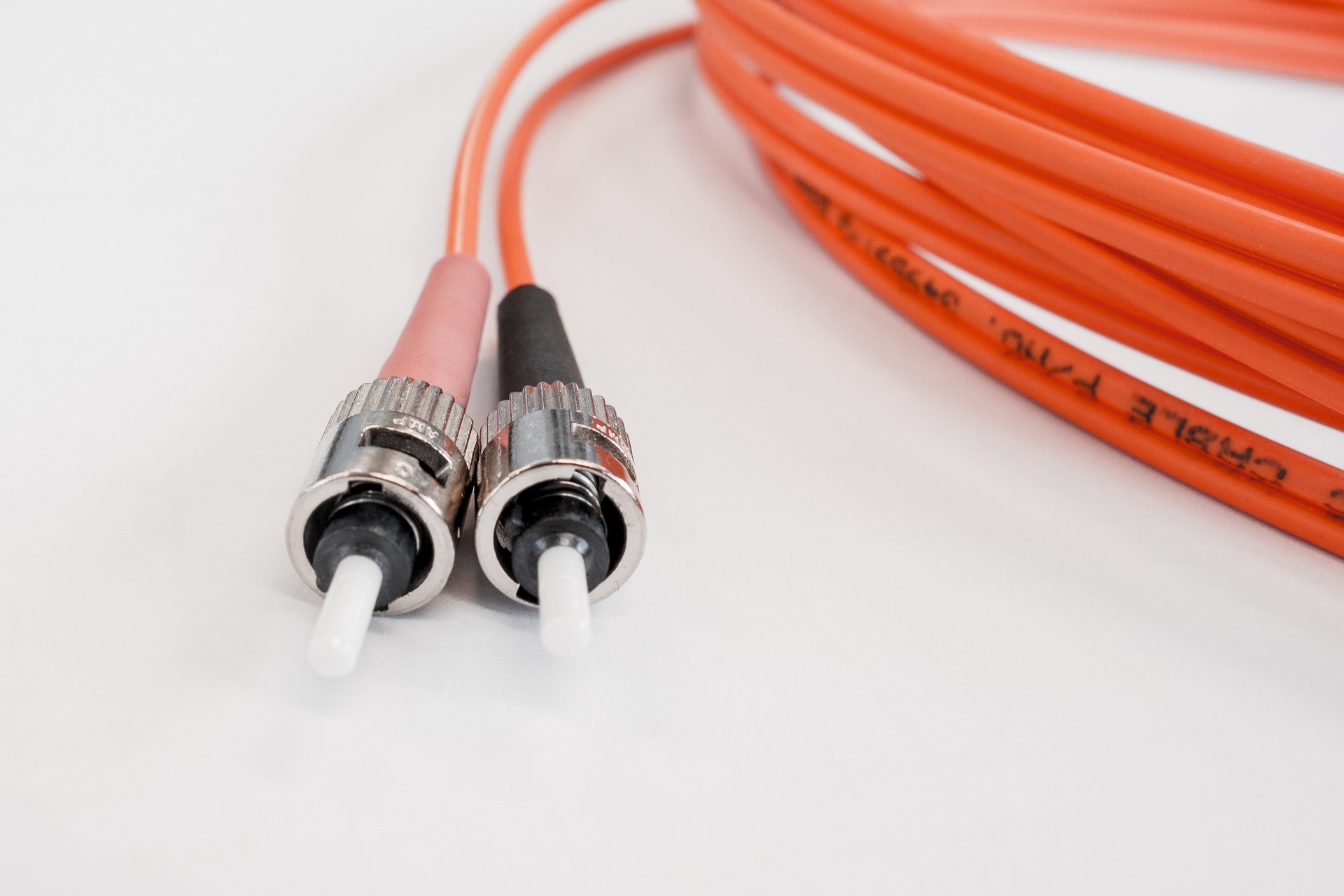 pixabay-fiber-optic-cable-502894_1920